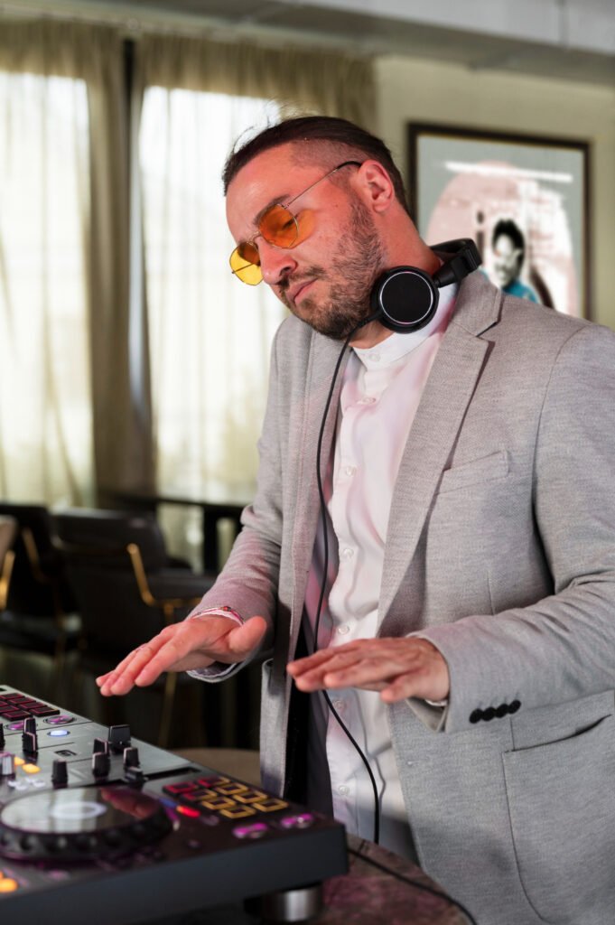 Dj