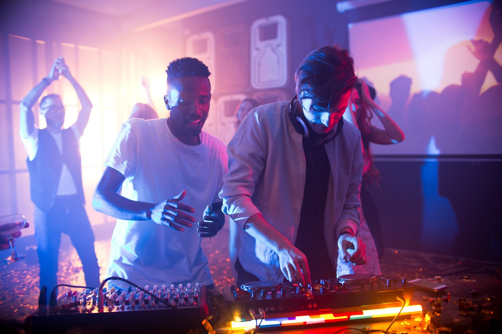 Dj